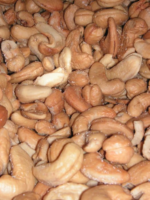 MAMMOTH CASHEWS ROASTED AT CANDY KRAFT