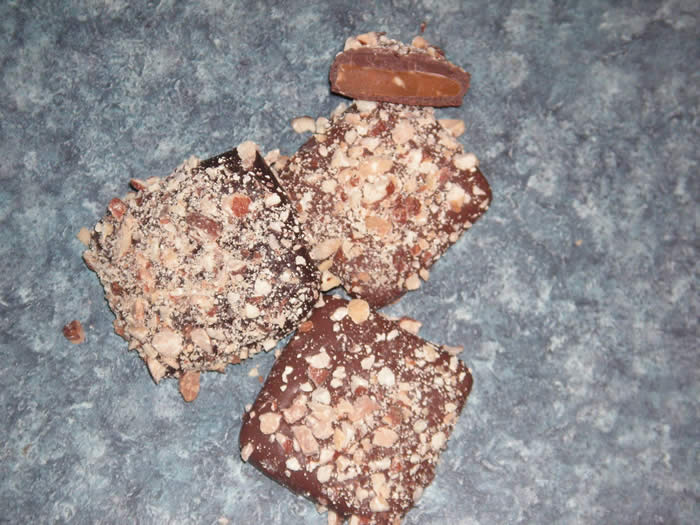 ALMOND TOFFEE BUTTERCRUNCH MADE AT CANDY KRAFT